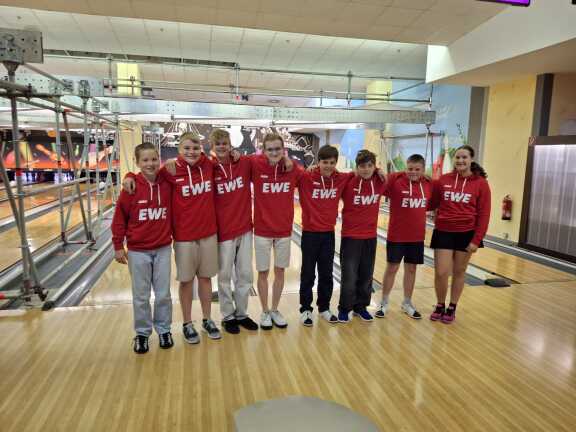 neue Sweatshirts vom Sponsor EWE